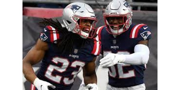 Les Patriots de la Nouvelle-Angleterre annoncent le retour des uniformes alternatifs rétro rouges pour la saison 2022 Les Patriots de la Nouvelle-Angleterre annoncent le retour des uniformes alternatifs rétro rouges pour la saison 2022